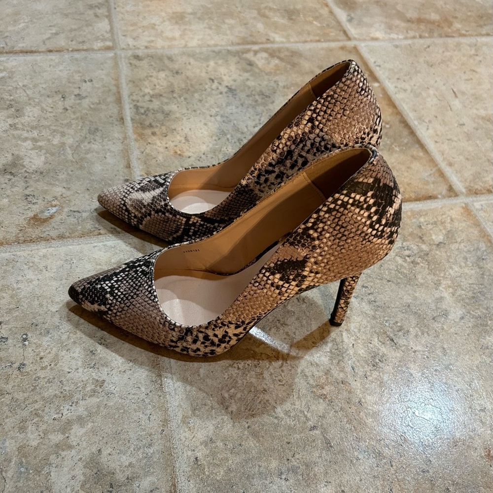 CHARLOTTE RUSSE SNAKE PRINT HEELS
